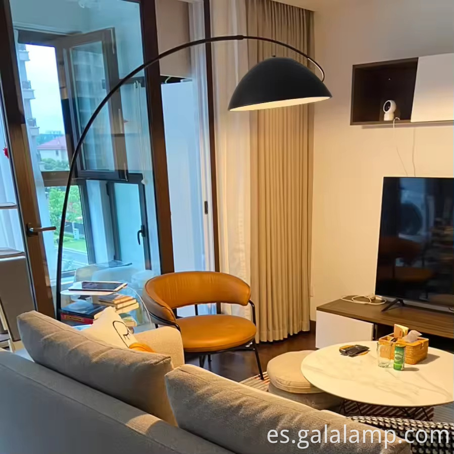 lámpara-de-esquina-minimalista-para-apartamentos-modernos minimalist-corner-lamp-for-modern-apartments